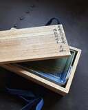 No.10 古伊万里 青磁瑠璃釉 陽刻牡丹紋 曳舟図 長皿 3.jpg